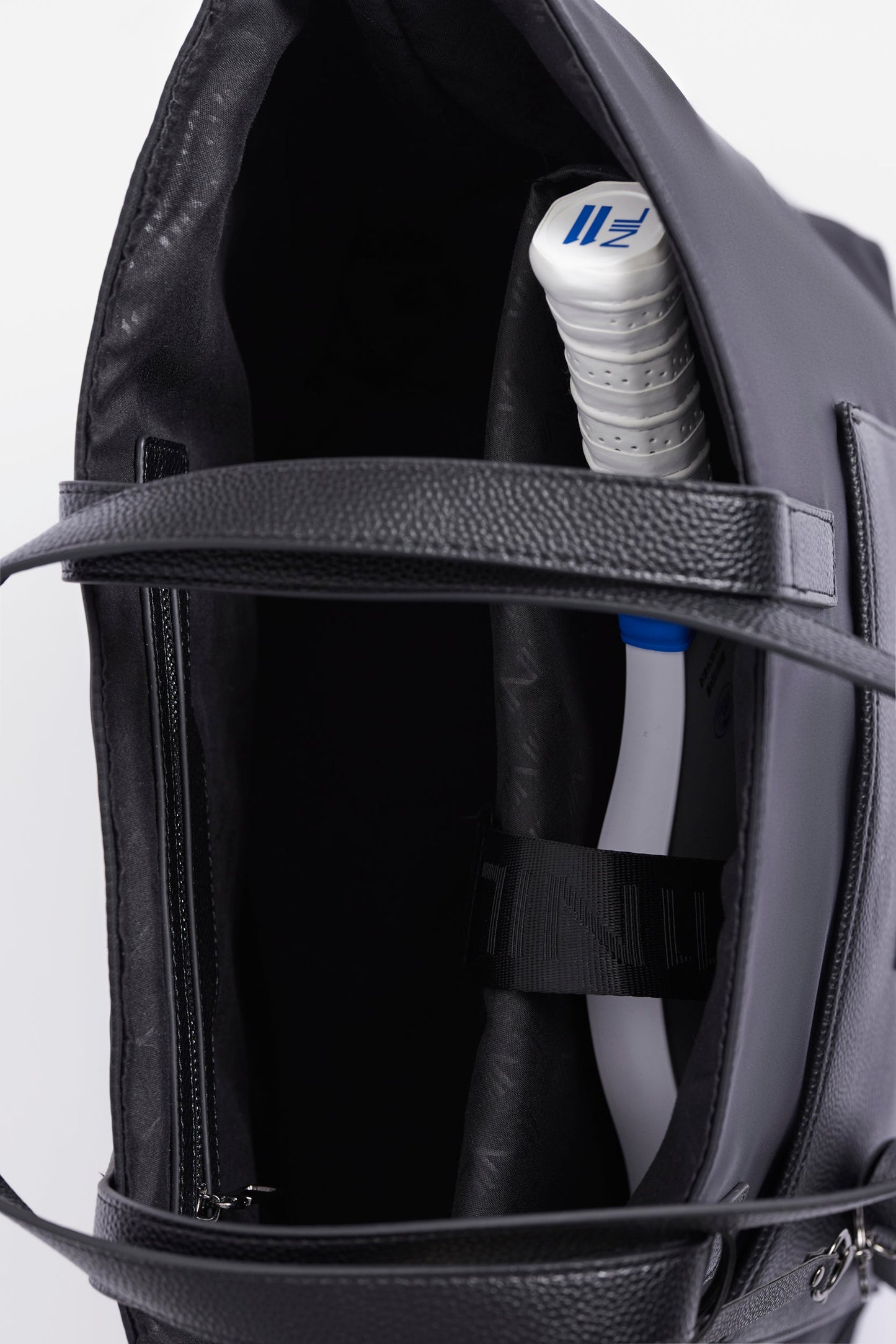 ON THE MOVE OVERSIZED TOTE BAG - BLACK