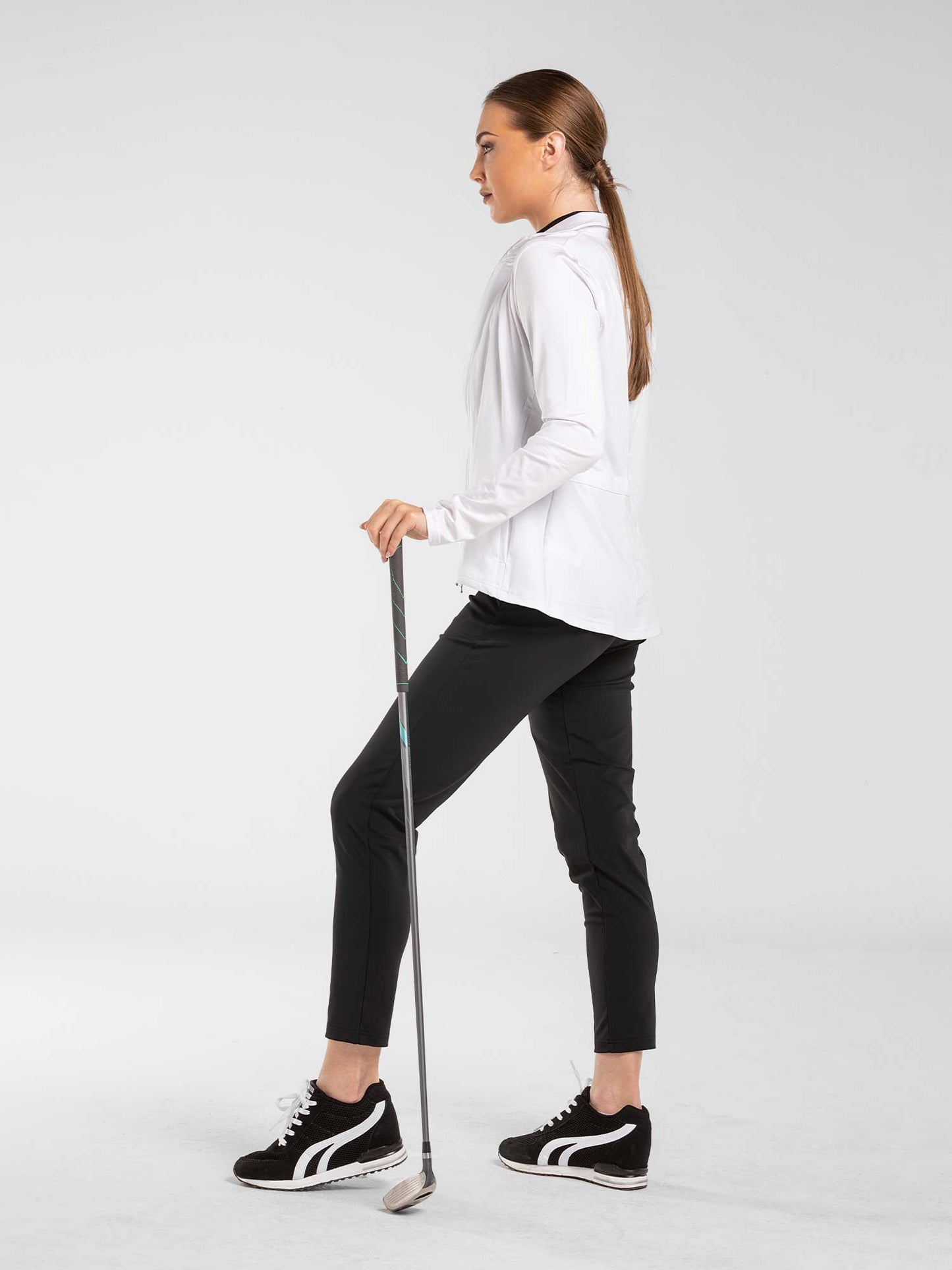 Stylish Women's Golf Pants - Fitted Design with Moisture-Wicking