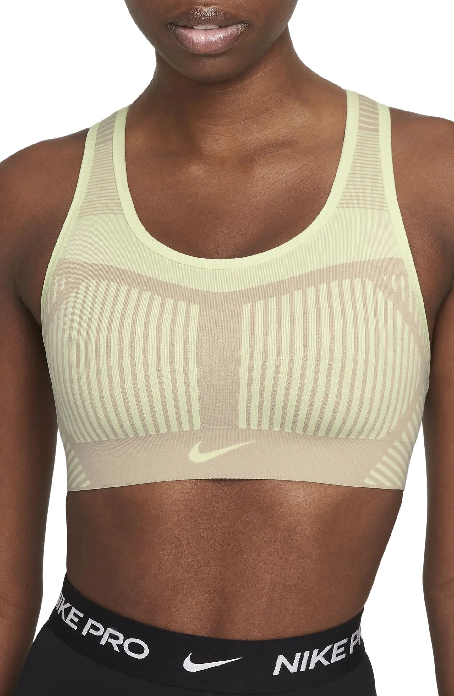 Nike- FE/NOM Flyknit Racerback Sports Bra NIKE